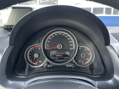 Volkswagen-up!-3