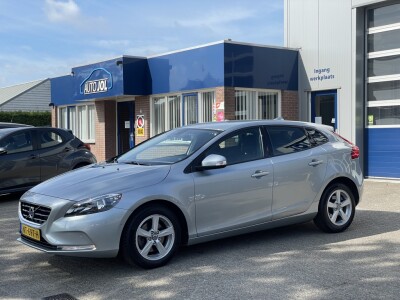 Volvo-V40-0