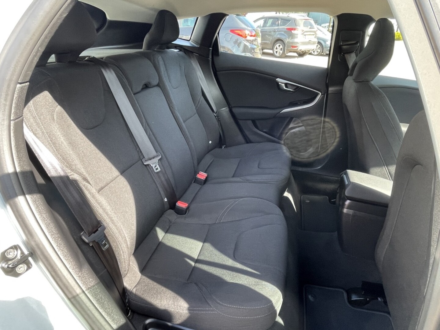 Volvo-V40-11