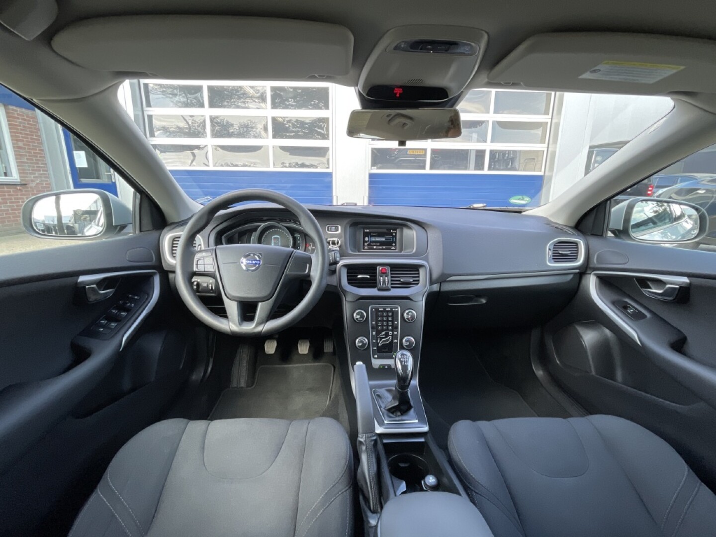 Volvo-V40-2
